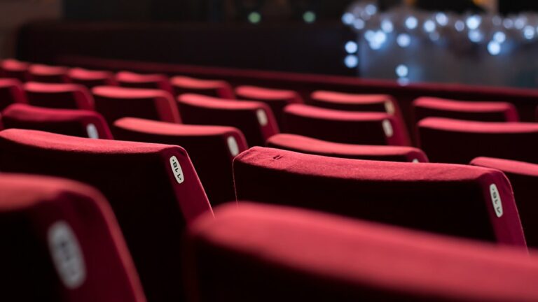 Un reciente estudio muestra que la asistencia a cines en Estados Unidos ha caído al 53% en un año.