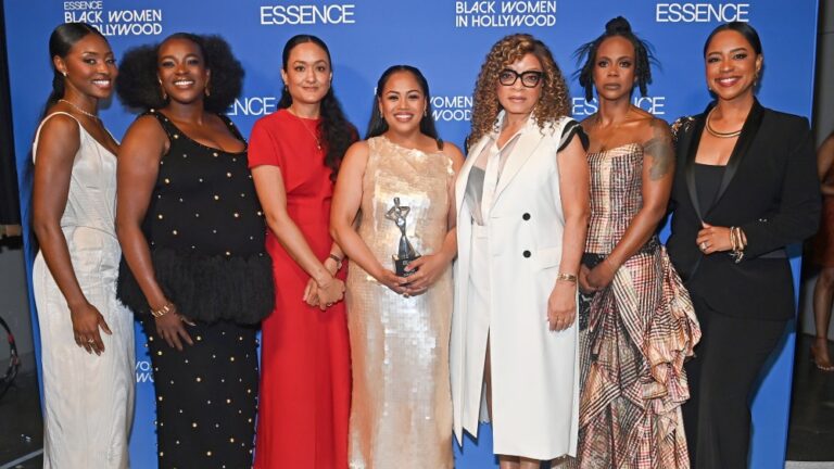 El evento Essence Black Women in Hollywood honra a Zinzi Coogler, Zendaya y Kerry Washington, celebrando su legado en la industria.