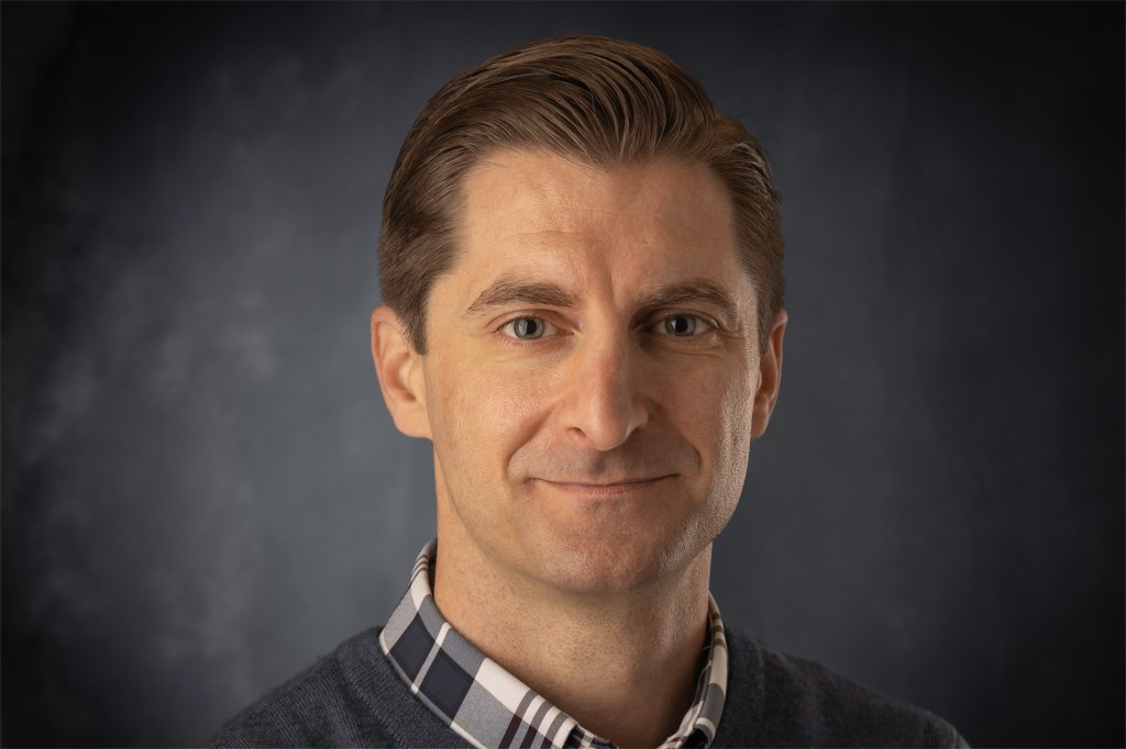 La carrera de Jimmy Fox despega en Fremantle, donde asume la presidencia de contenido y estrategia, marcando un nuevo rumbo.