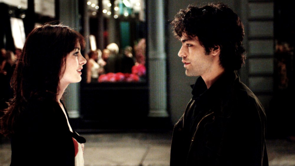 El actor Adrian Grenier expresó su decepción por no ser incluido en la secuela de The Devil Wears Prada.